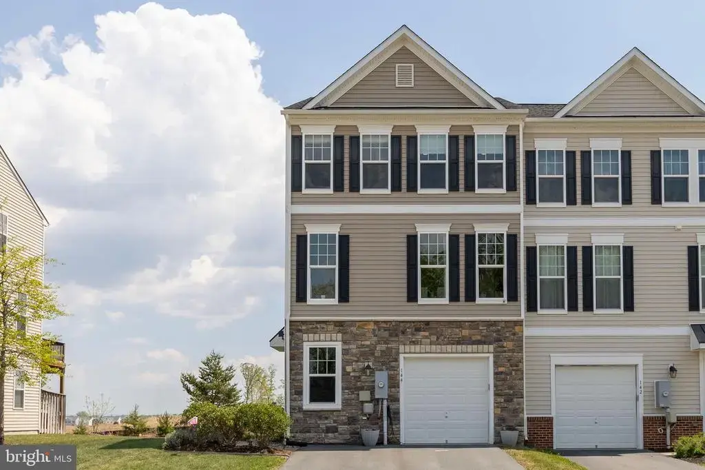 144 Solara Dr, WINCHESTER