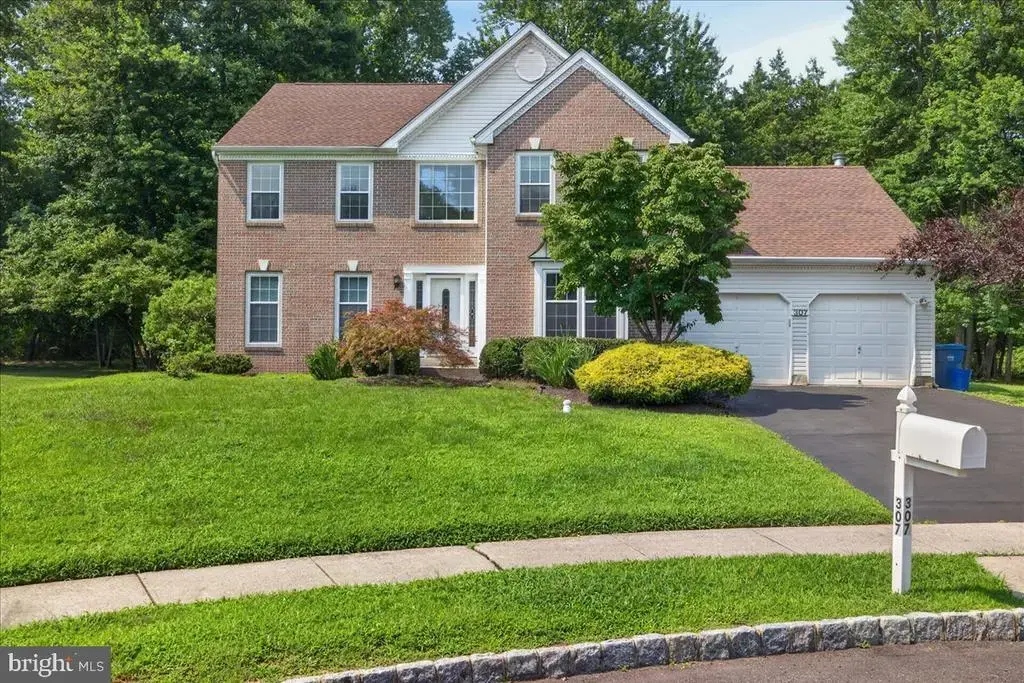 307 Frazer Dr, YARDLEY