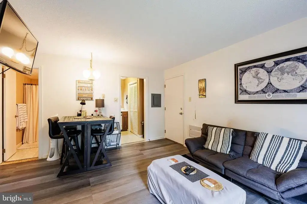 177 E Valley Point Lane #b502, CLAYSBURG