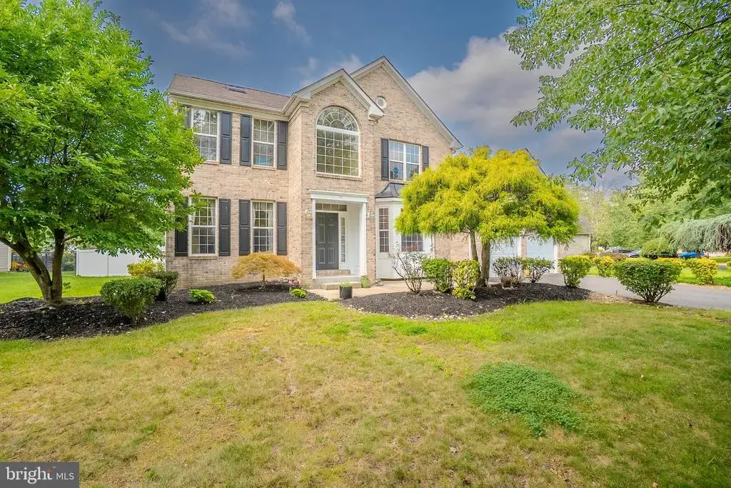 15 Inverness Ln, EAST WINDSOR