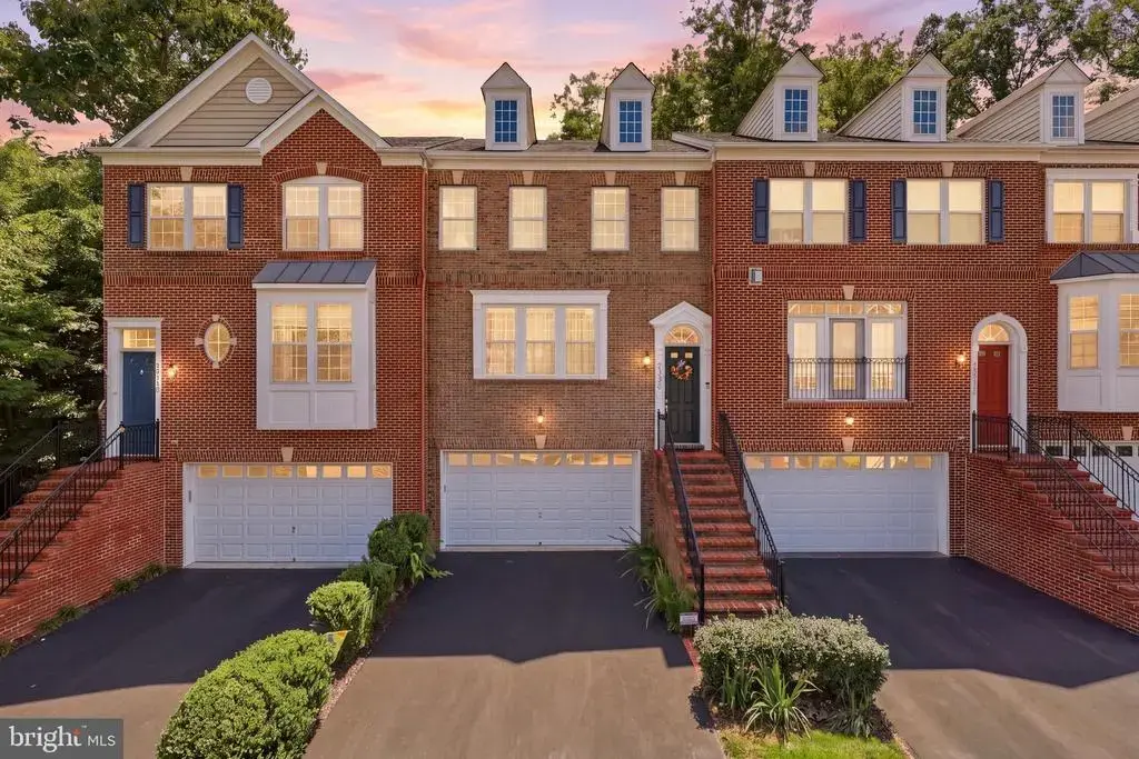 20200 Center Brook Sq, STERLING