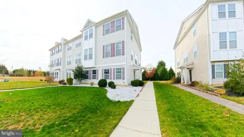 33 Mountie Ln, CHESTERFIELD