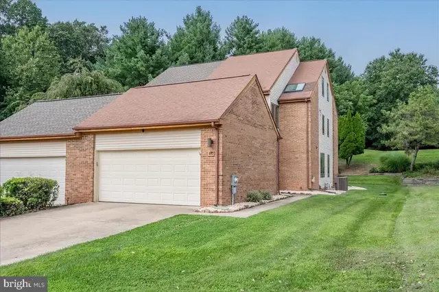 10 Bowie Dr, Wilmington