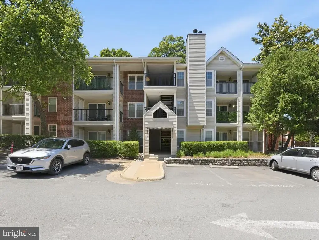3303 Wyndham Cir #146, ALEXANDRIA