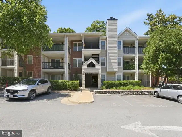 3303 Wyndham Cir #146, Alexandria