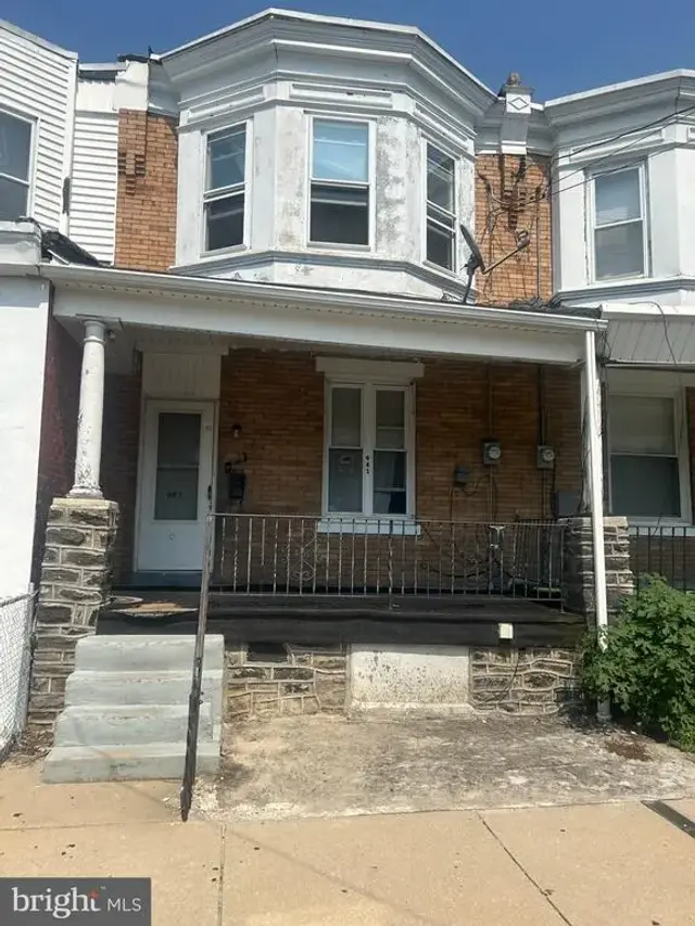 941 Maple Ter, Darby