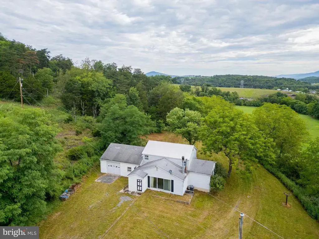 476 Schrader Ln, PETERSBURG