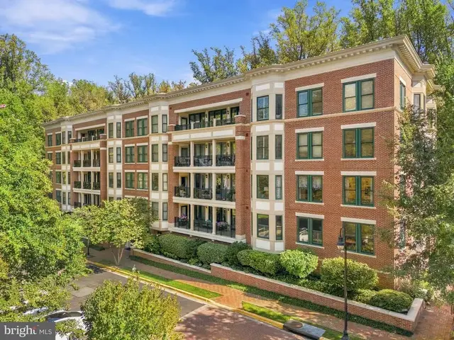 10401 Strathmore Park Ct #101, North Bethesda