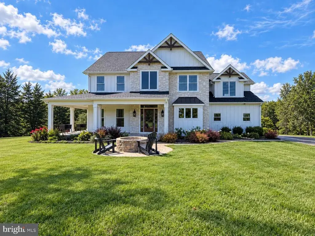 7154 Cornfield Ln, RHOADESVILLE