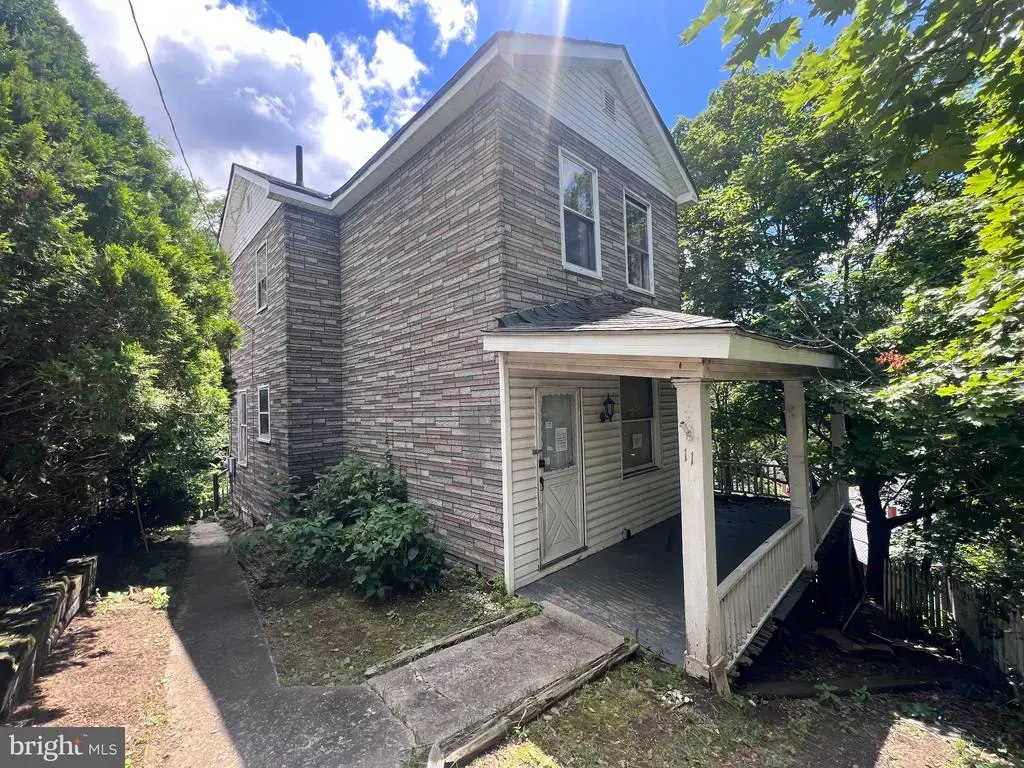 11 W View Ter, CUMBERLAND