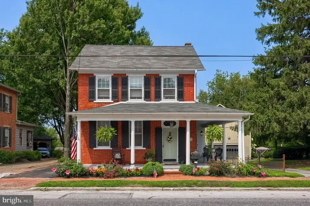 111 E Main St, STRASBURG