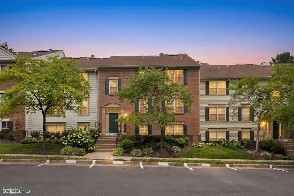12114 Green Leaf Ct #202, FAIRFAX
