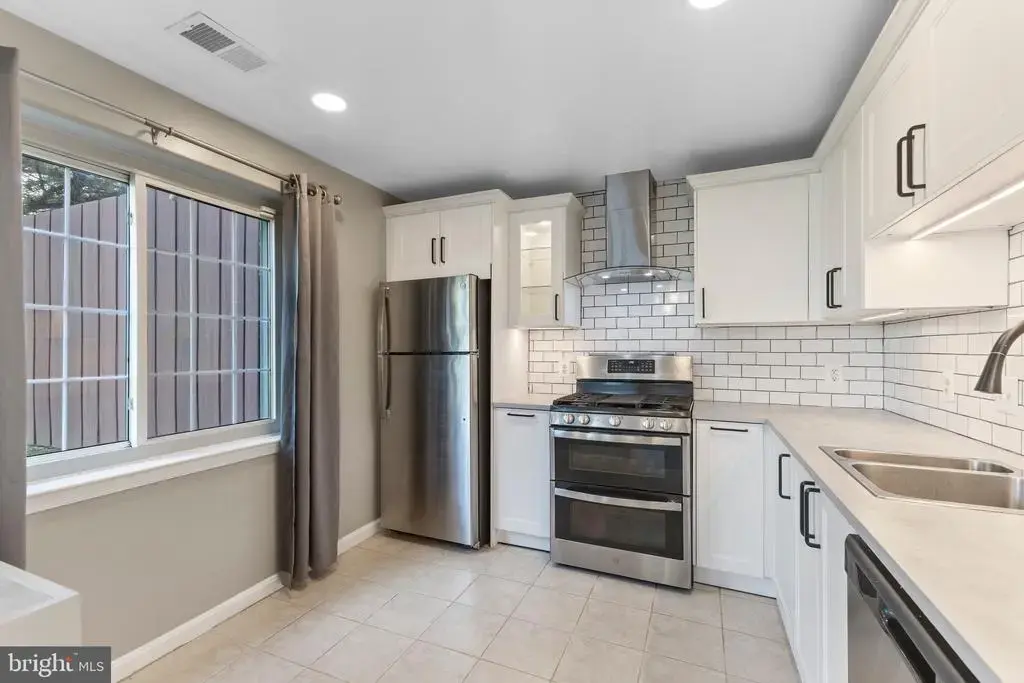 8244 Catbird Cir #101, LORTON
