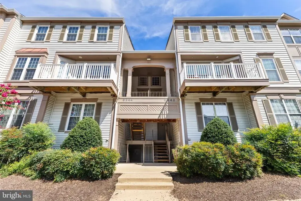 8244 Catbird Cir #101, LORTON