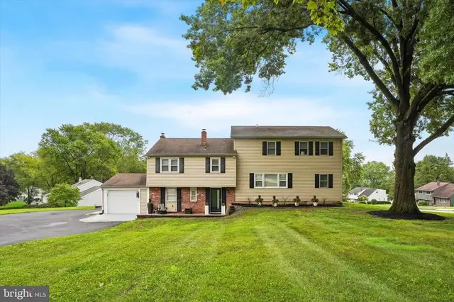 2351 N Parkview Dr, West Norriton