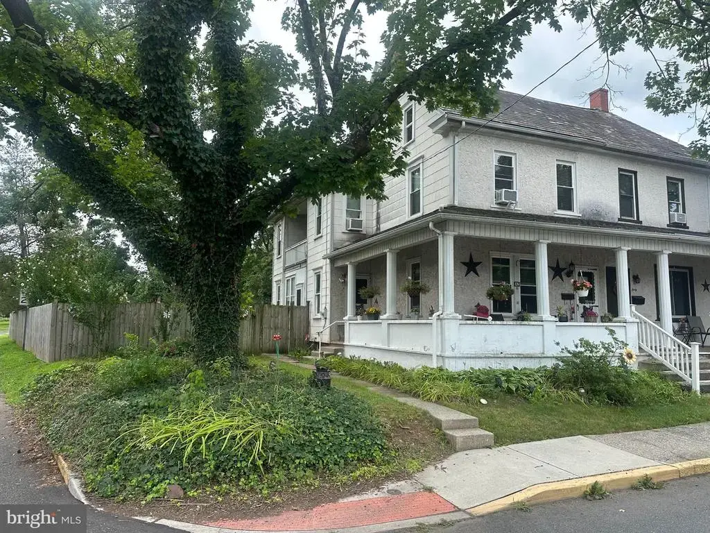 42 E Third St, RED HILL
