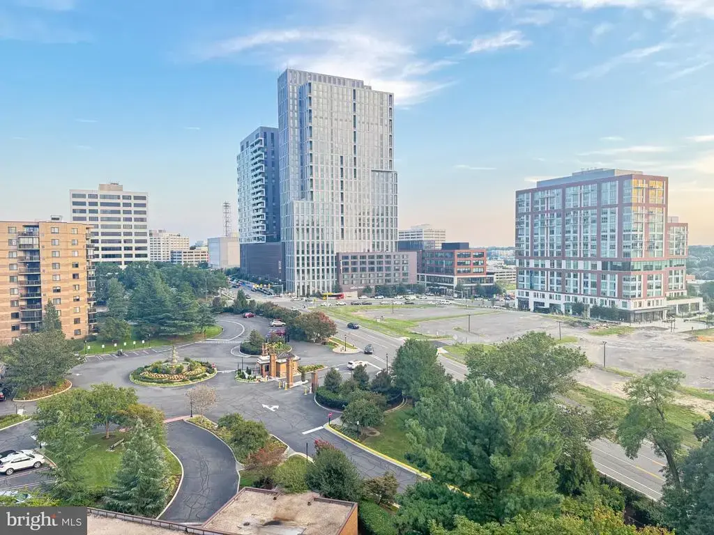 8360 Greensboro Dr #1006, MCLEAN
