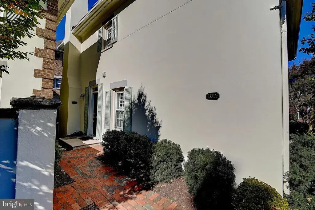 1011 N Pitt St, ALEXANDRIA