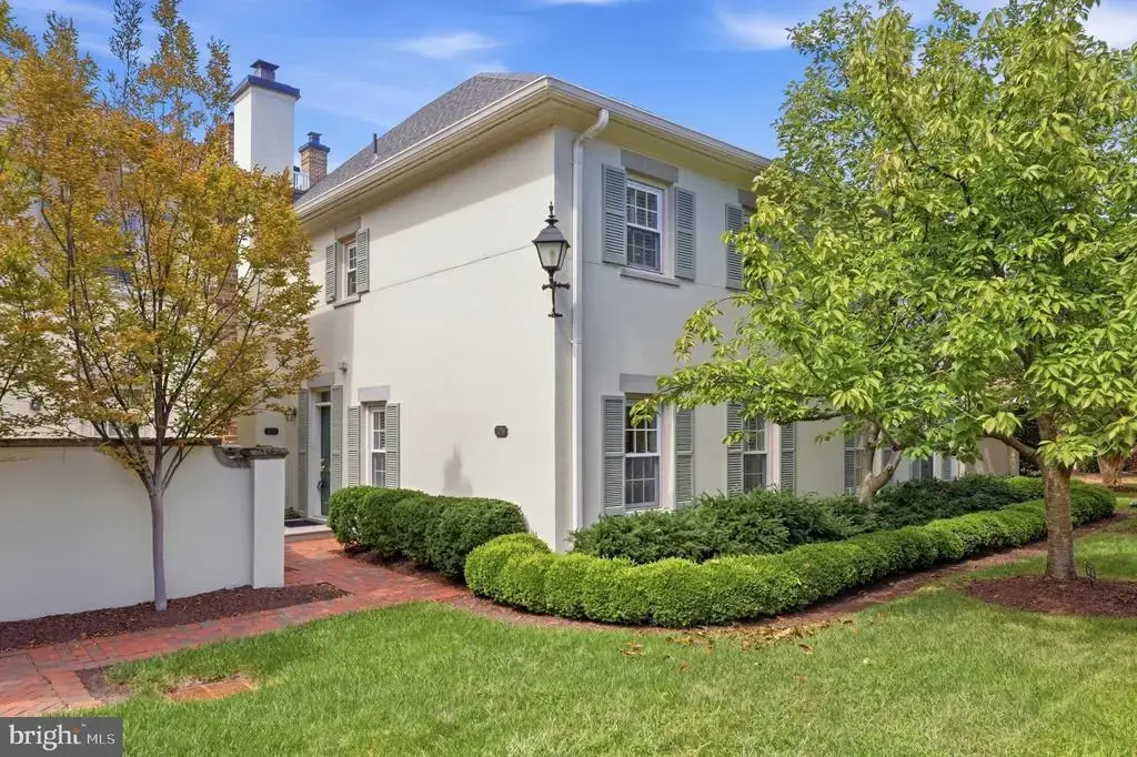 1011 N Pitt St, ALEXANDRIA