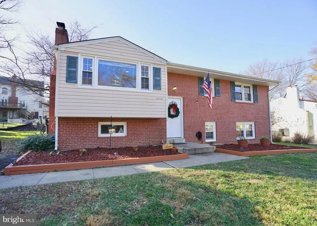 4218 University Dr, FAIRFAX