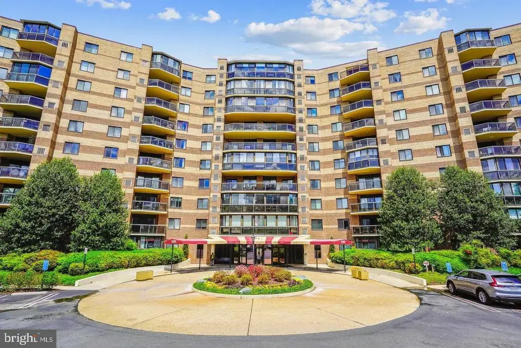 8360 Greensboro Dr #524, MCLEAN