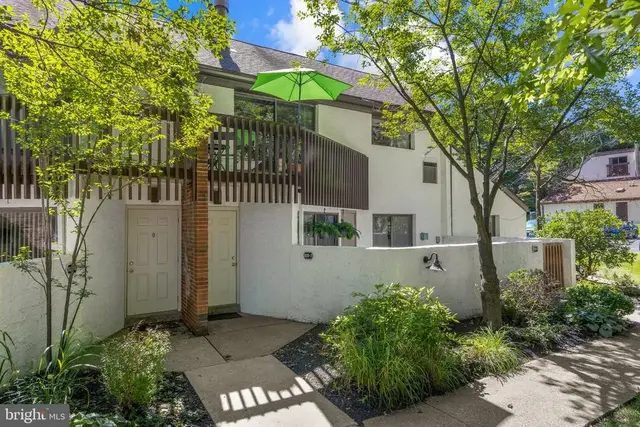 810 Stratford Dr #7, State College