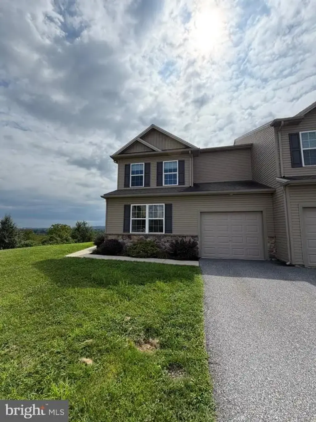 8464 Hamilton St, HUMMELSTOWN