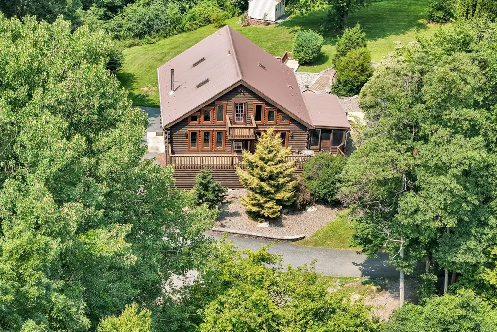 83 S Mountain Rd, ROBESONIA