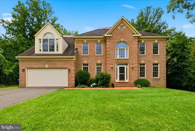 1959 Horse Shoe Dr, Vienna