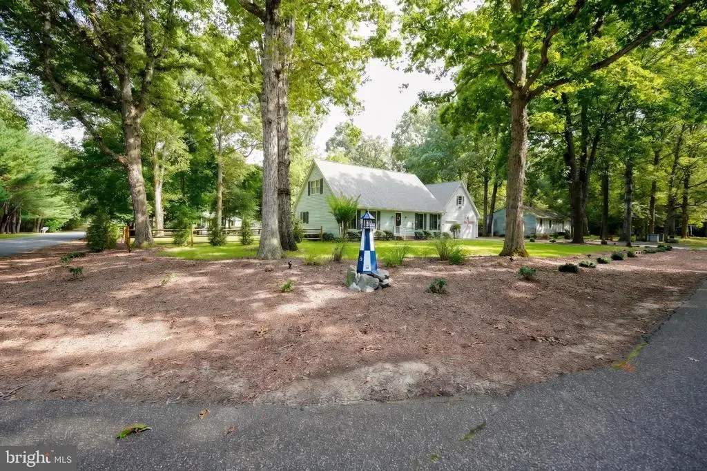 101 Oak Ln, MILTON