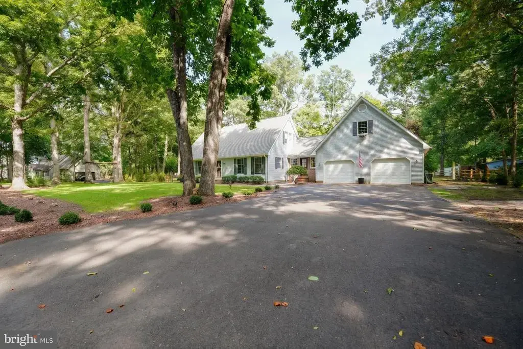 101 Oak Ln, MILTON