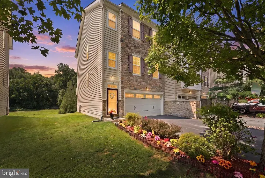 325 Latrobe Dr, NEWARK