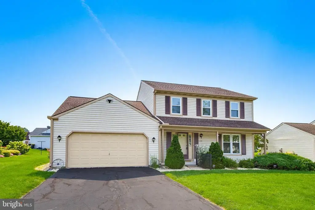 214 Mentzer Ave, NEW HOLLAND