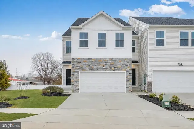625 W North St, Smyrna