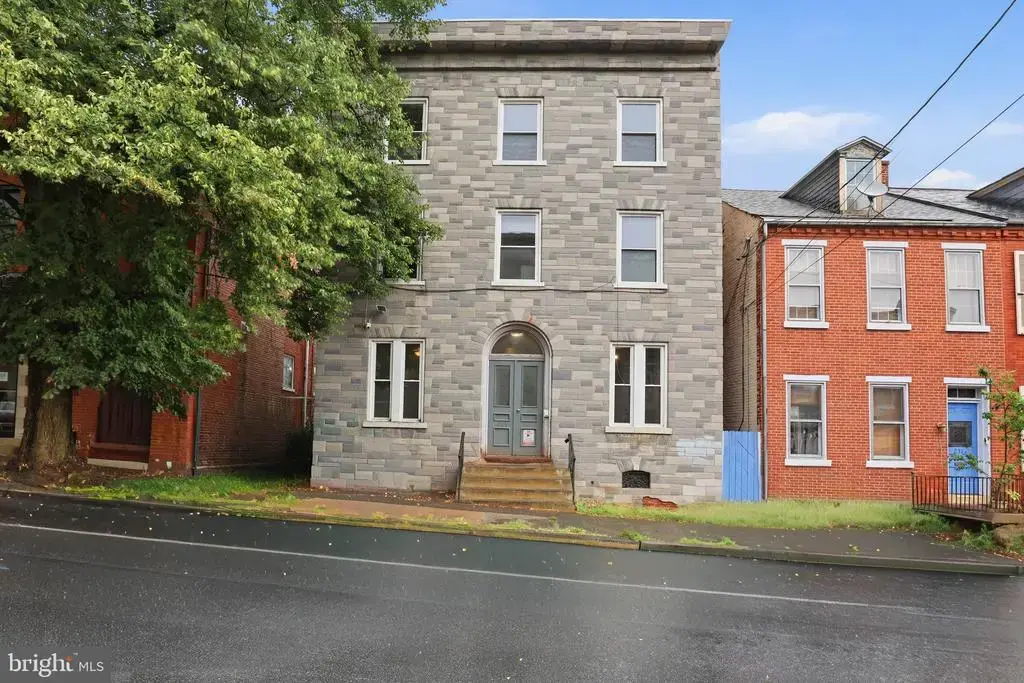 233 W Chestnut St, LANCASTER