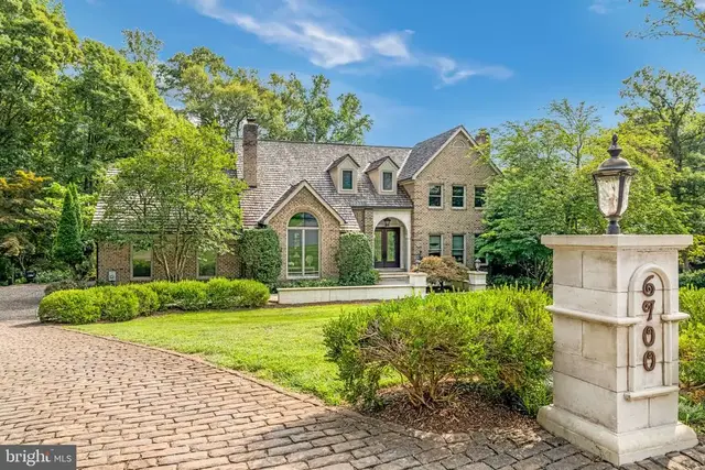 6700 Vendome Ter, Bethesda