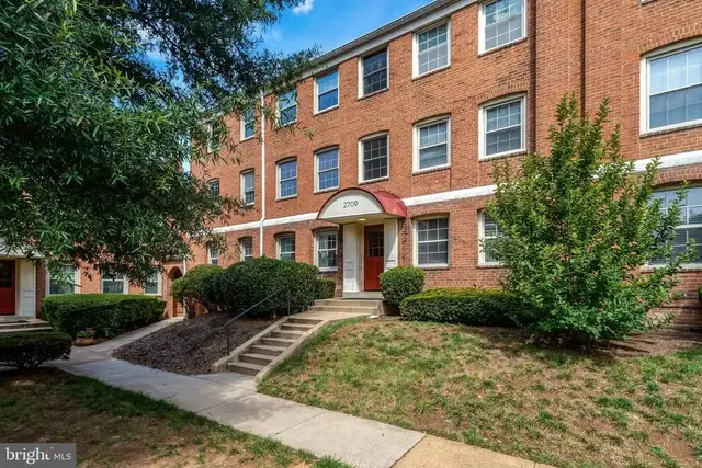 2709 Arlington Blvd #201, Arlington