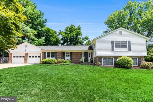10105 Nadine Dr, Vienna