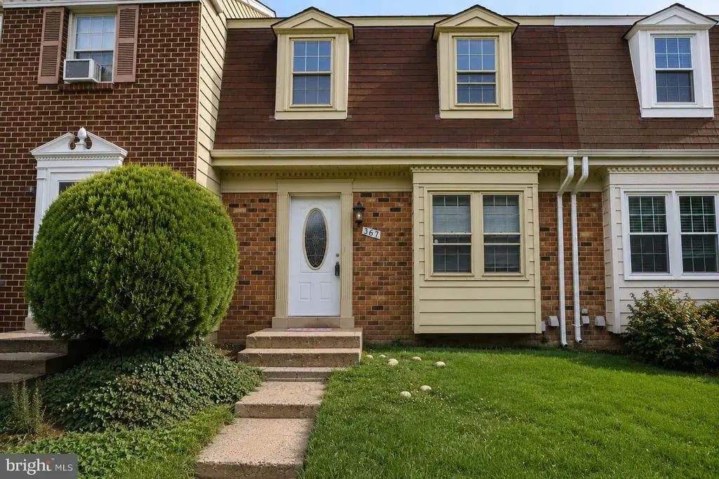 367 Linden Ct, HERNDON