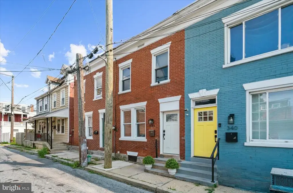 342 Hand Ave, LANCASTER