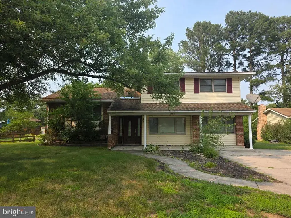 812 Leeds Ln, NEWARK