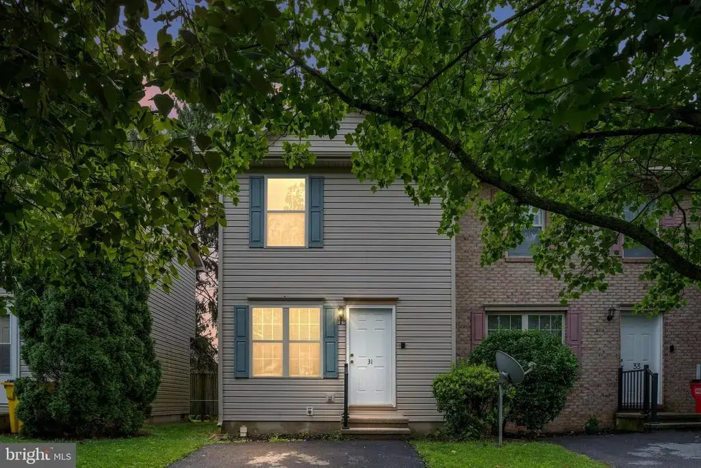 31 Dorothy Ct, INWOOD