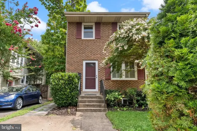1723 Price St, Alexandria