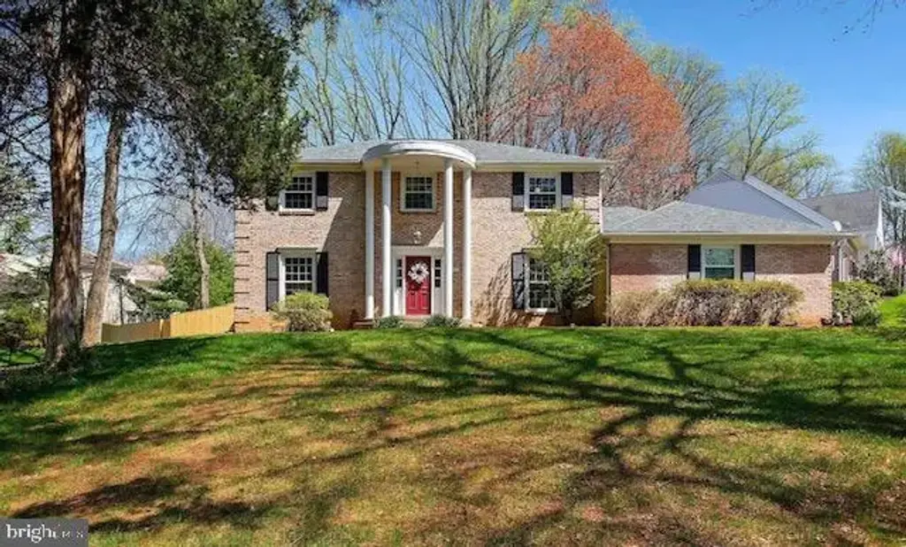 701 Ridge Dr, MCLEAN