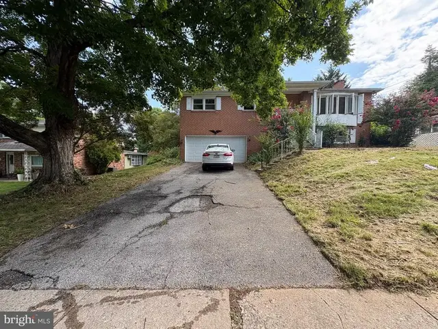 2575 Cambridge Rd, York
