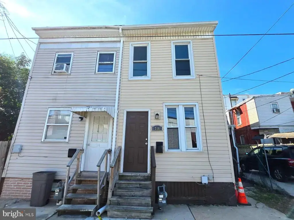 716 School Pl, YORK
