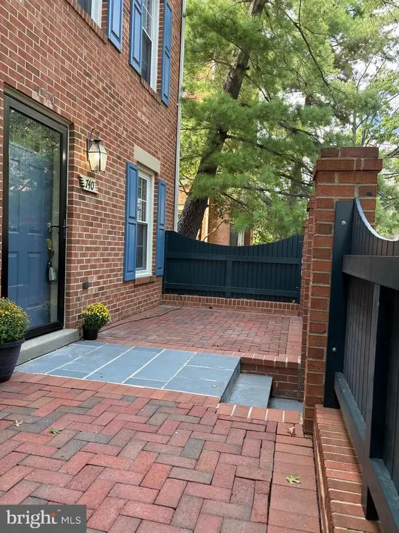 740 N Vermont St, ARLINGTON