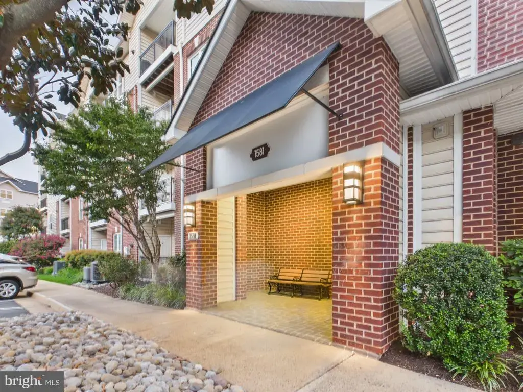 1581 Spring Gate Dr #5301, MCLEAN
