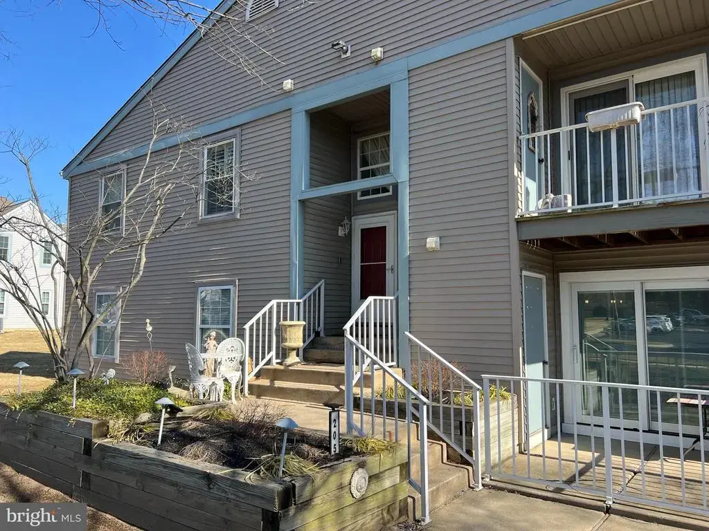 205 Sweetwater Dr, CINNAMINSON