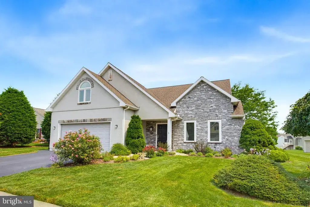821 Cambridge Dr, MANHEIM